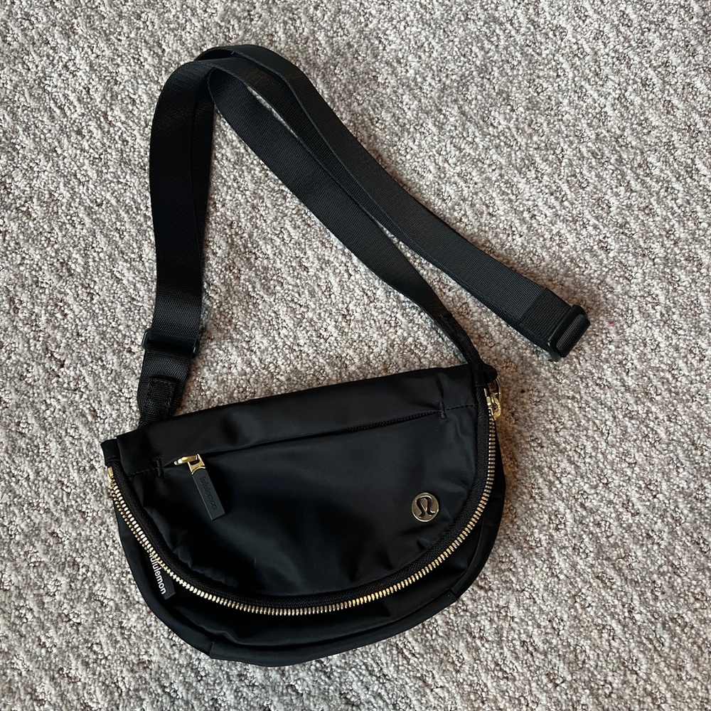 Lululemon all night micro 2L festival bag